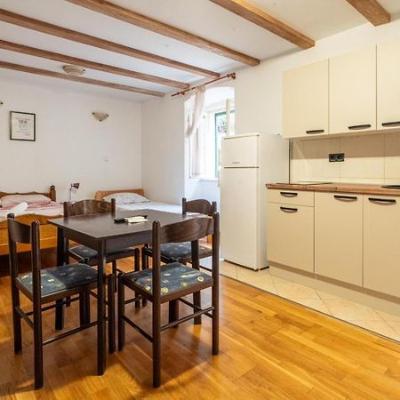 Apartments Loriana Σίμπενικ Εξωτερικό φωτογραφία