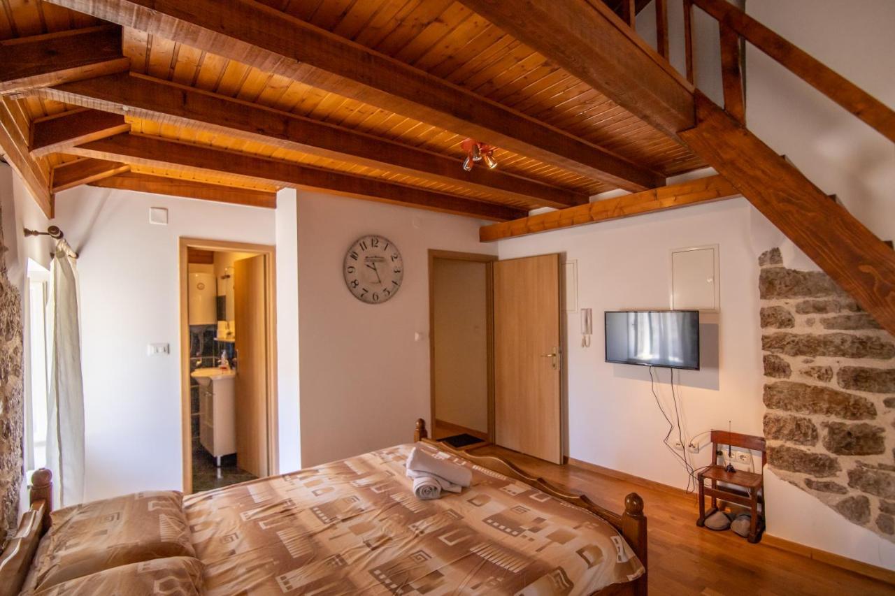 Apartments Loriana Σίμπενικ Εξωτερικό φωτογραφία