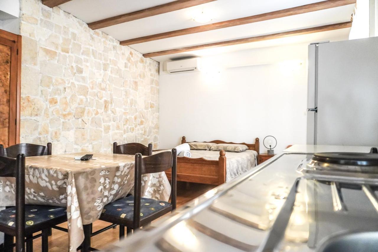 Apartments Loriana Σίμπενικ Εξωτερικό φωτογραφία