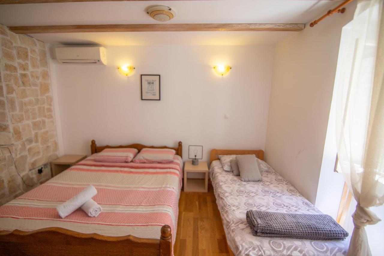 Apartments Loriana Σίμπενικ Εξωτερικό φωτογραφία