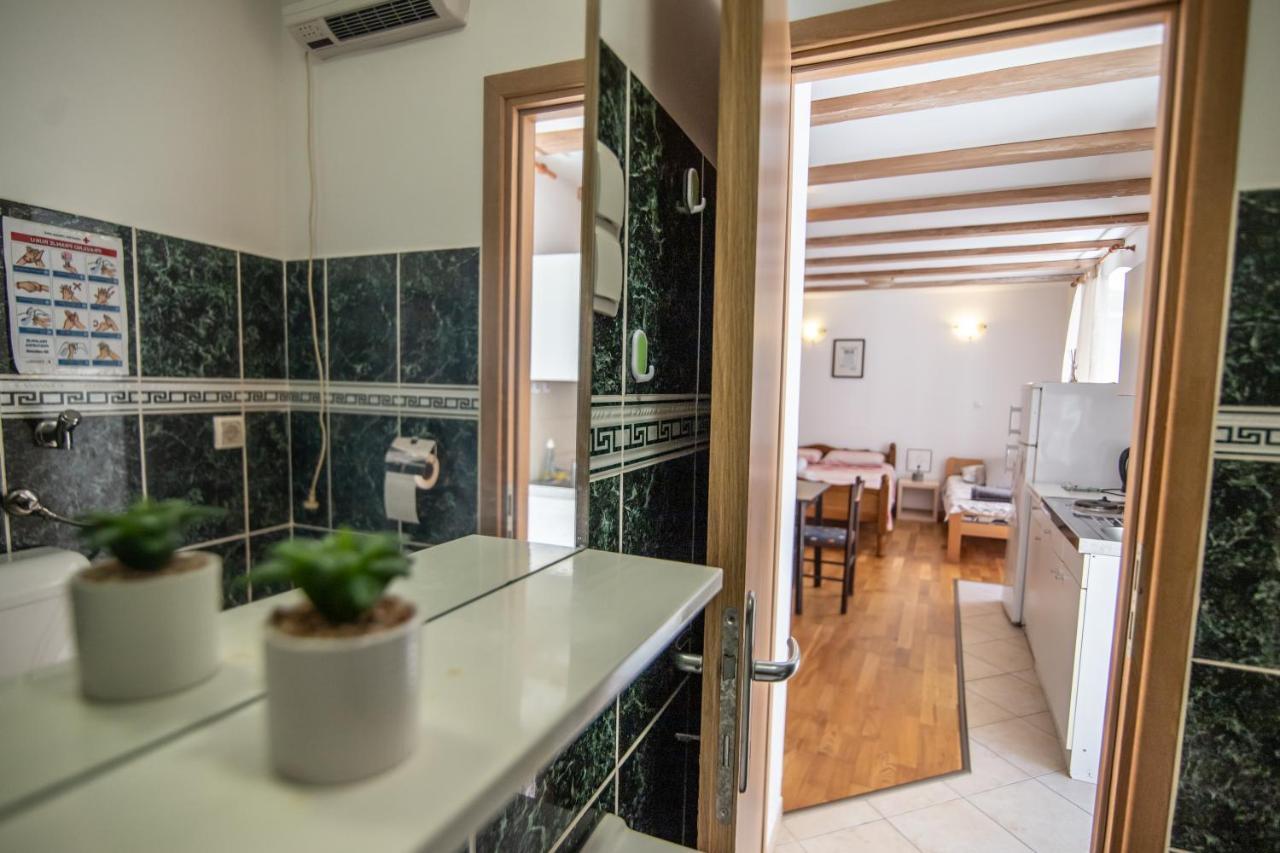 Apartments Loriana Σίμπενικ Εξωτερικό φωτογραφία