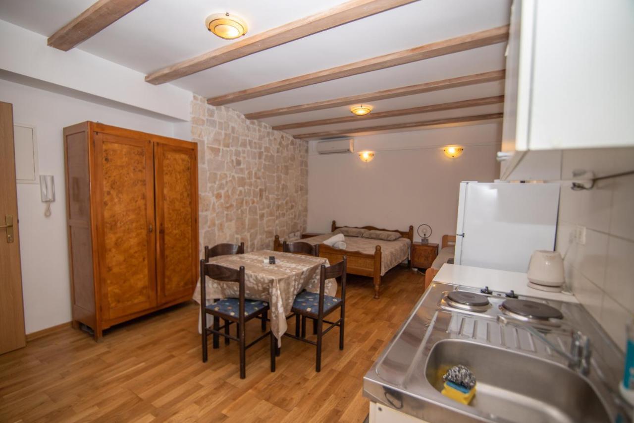 Apartments Loriana Σίμπενικ Εξωτερικό φωτογραφία