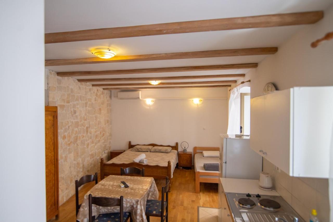 Apartments Loriana Σίμπενικ Εξωτερικό φωτογραφία