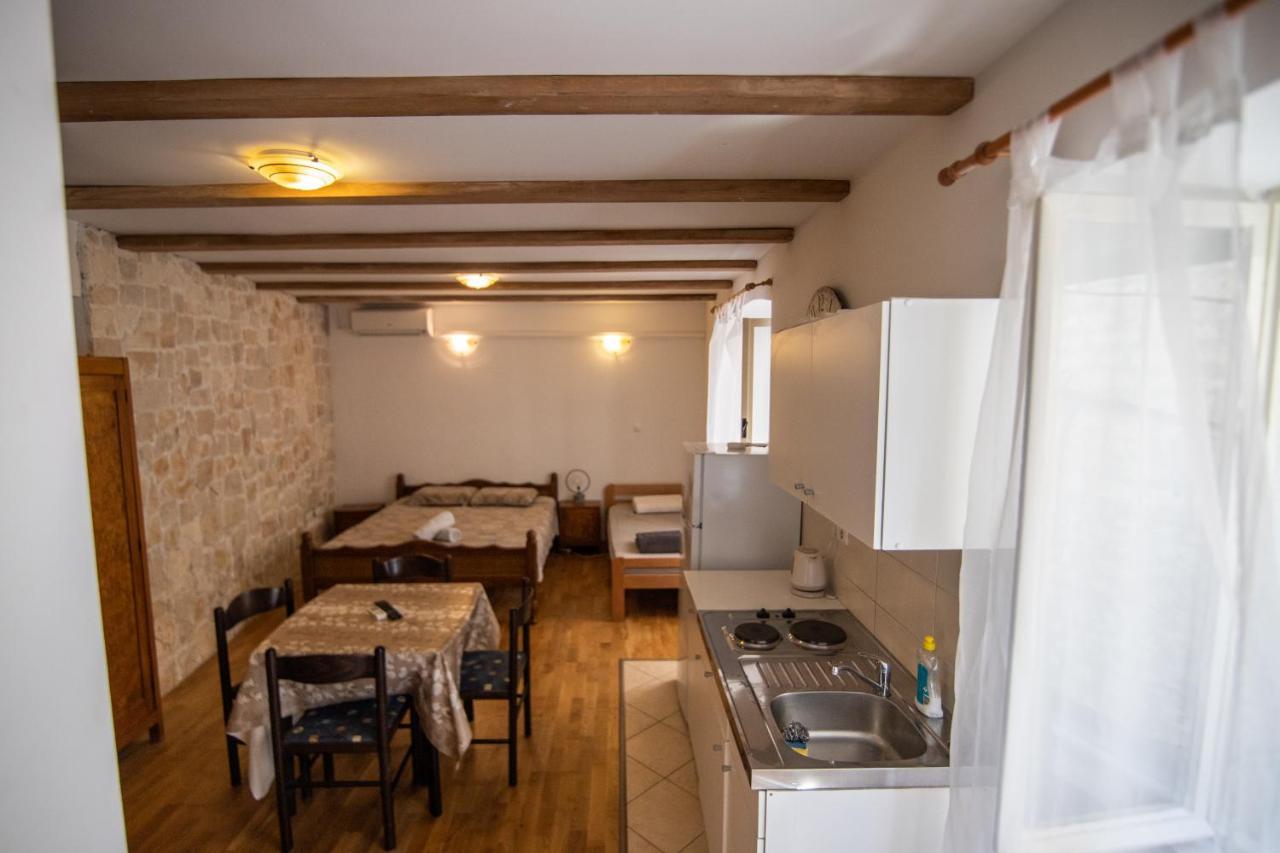 Apartments Loriana Σίμπενικ Εξωτερικό φωτογραφία
