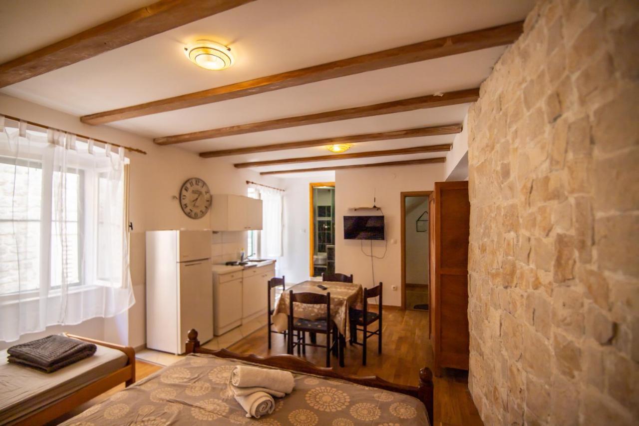 Apartments Loriana Σίμπενικ Εξωτερικό φωτογραφία