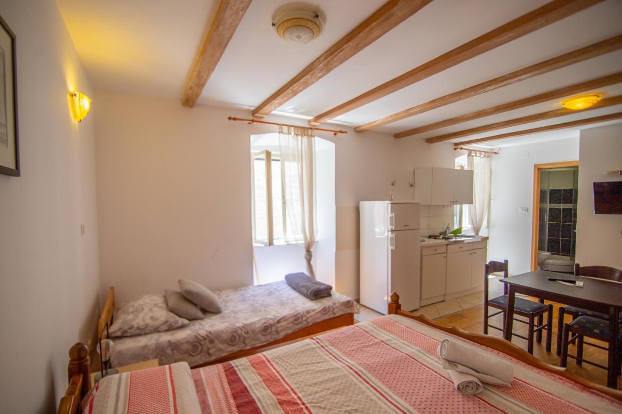 Apartments Loriana Σίμπενικ Εξωτερικό φωτογραφία