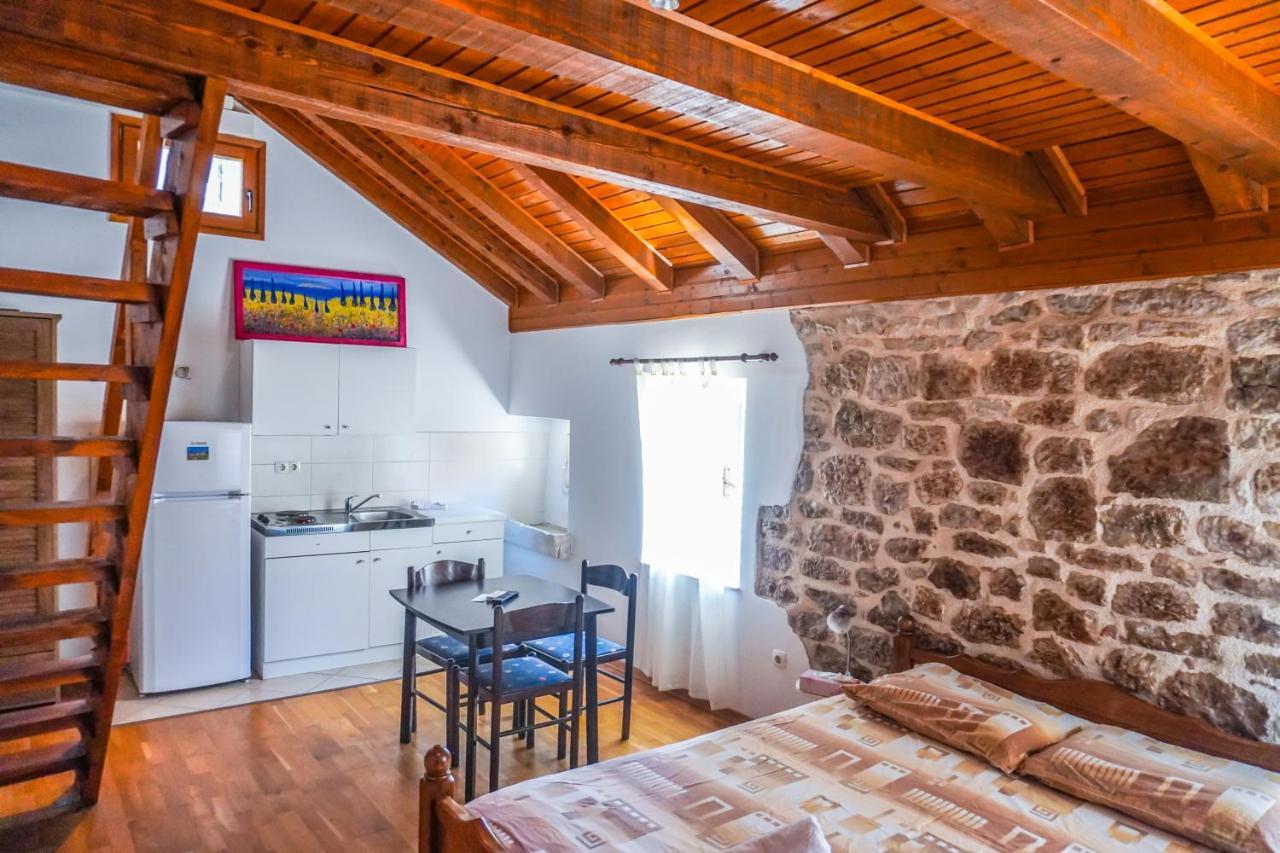 Apartments Loriana Σίμπενικ Εξωτερικό φωτογραφία