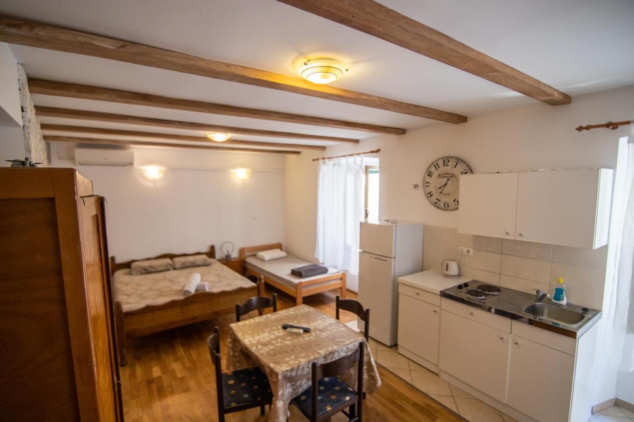 Apartments Loriana Σίμπενικ Εξωτερικό φωτογραφία