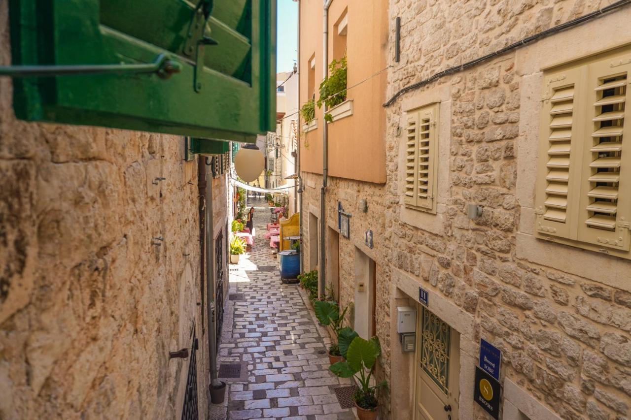 Apartments Loriana Σίμπενικ Εξωτερικό φωτογραφία