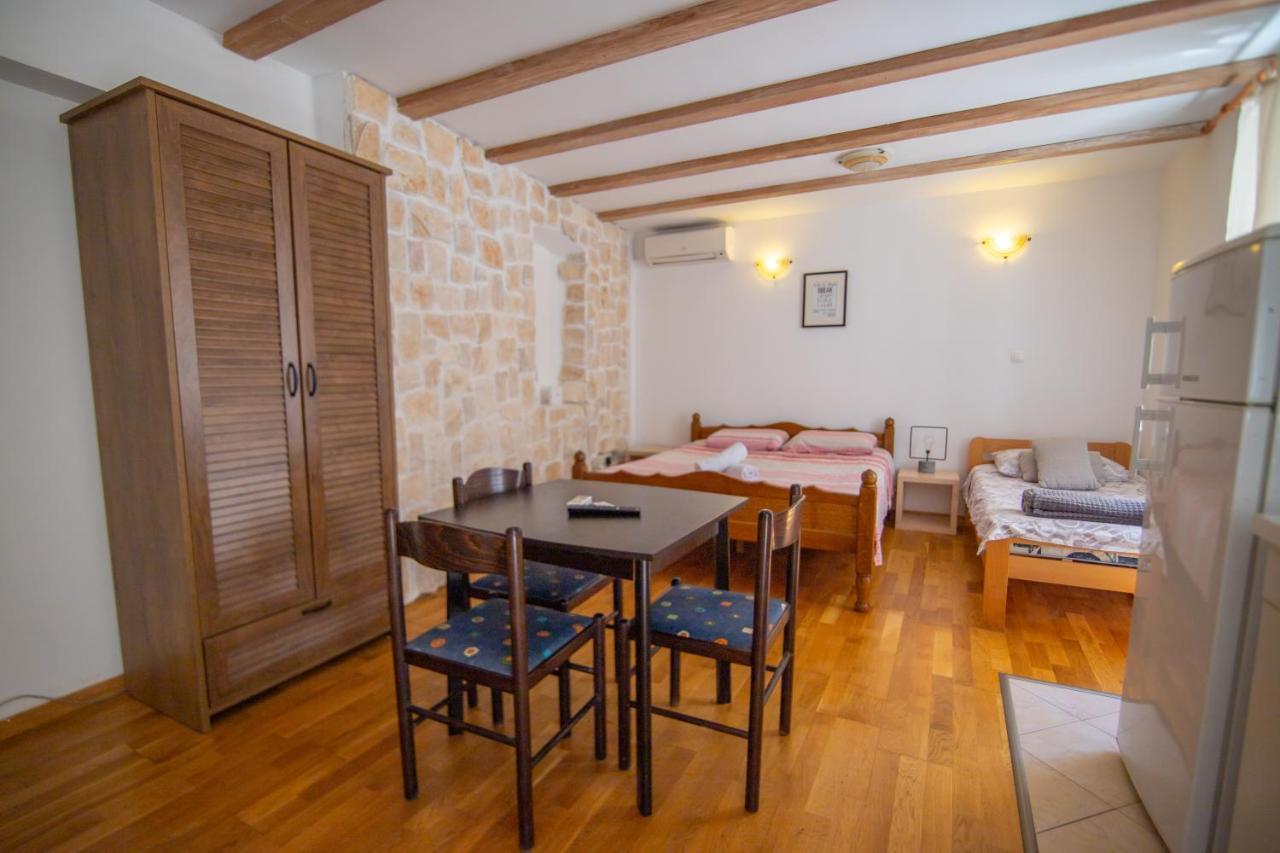 Apartments Loriana Σίμπενικ Εξωτερικό φωτογραφία