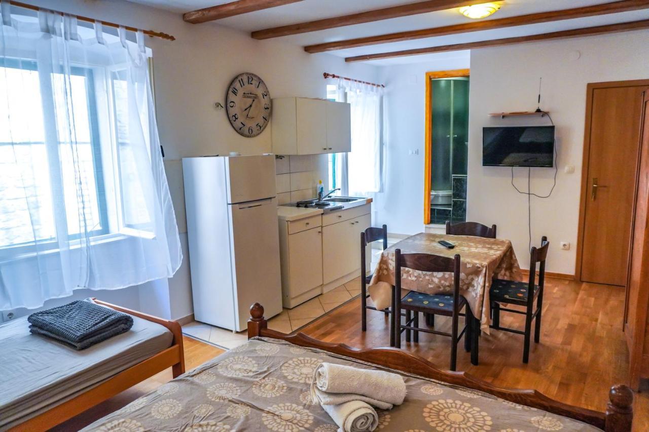 Apartments Loriana Σίμπενικ Εξωτερικό φωτογραφία