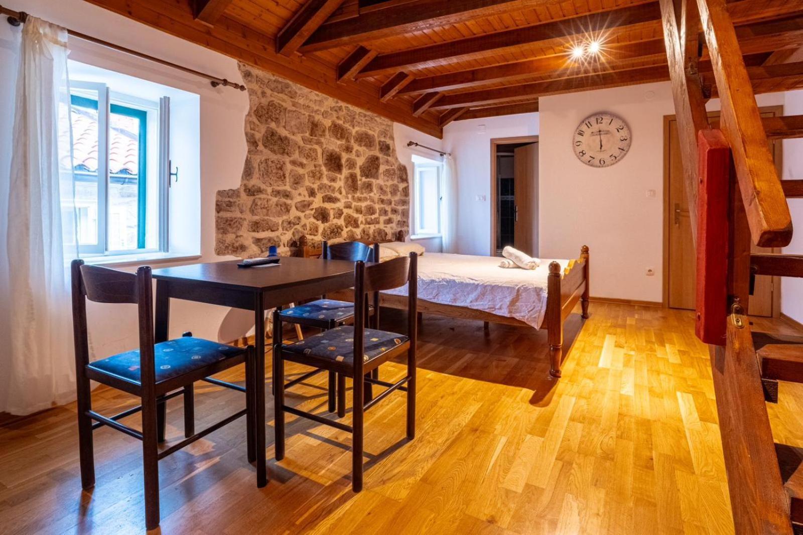 Apartments Loriana Σίμπενικ Εξωτερικό φωτογραφία