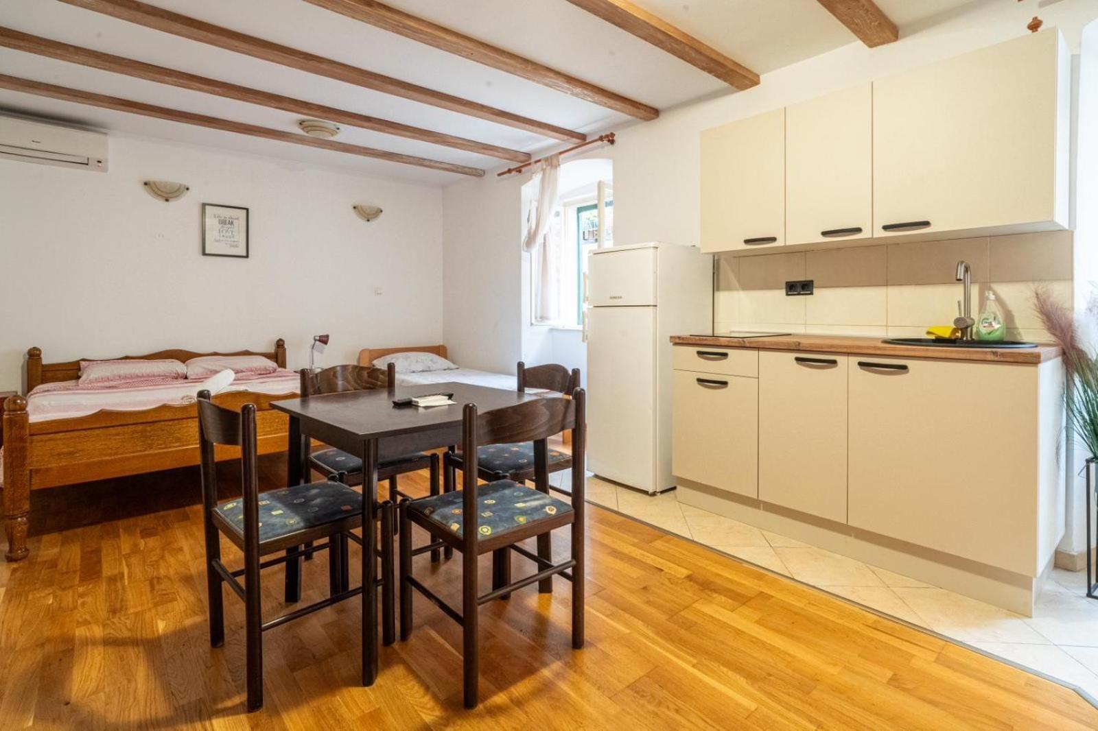 Apartments Loriana Σίμπενικ Εξωτερικό φωτογραφία