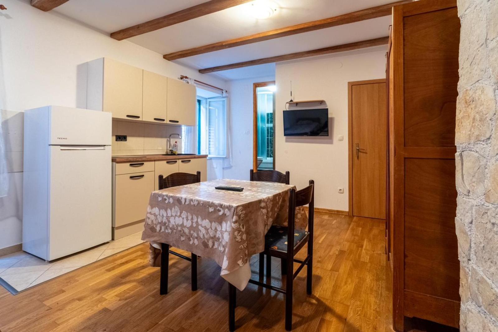 Apartments Loriana Σίμπενικ Εξωτερικό φωτογραφία