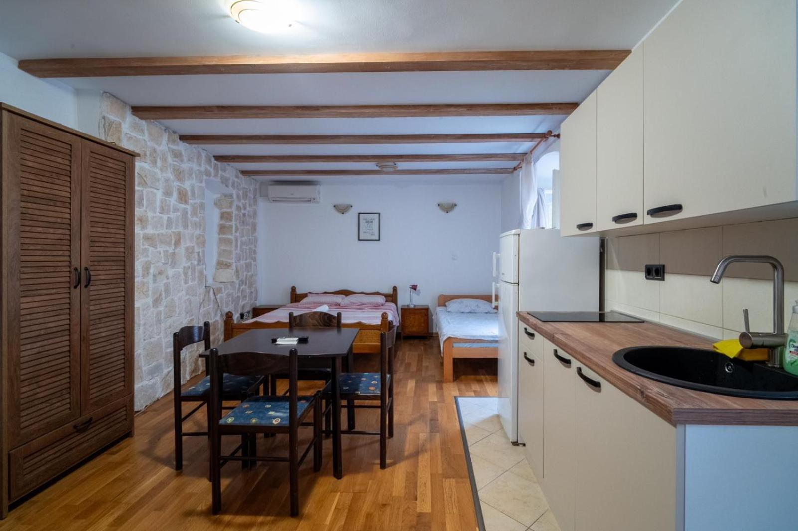 Apartments Loriana Σίμπενικ Εξωτερικό φωτογραφία