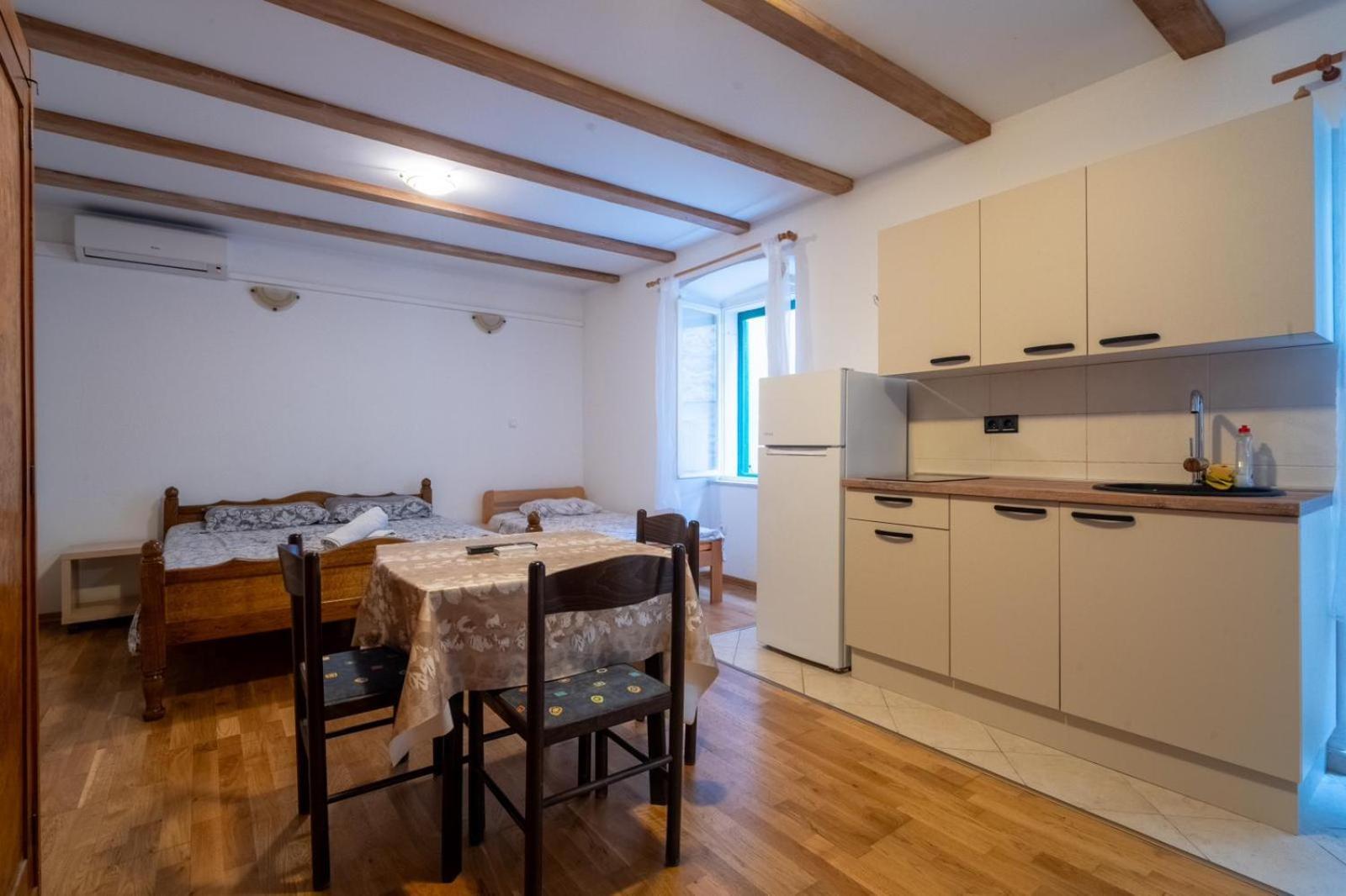 Apartments Loriana Σίμπενικ Εξωτερικό φωτογραφία