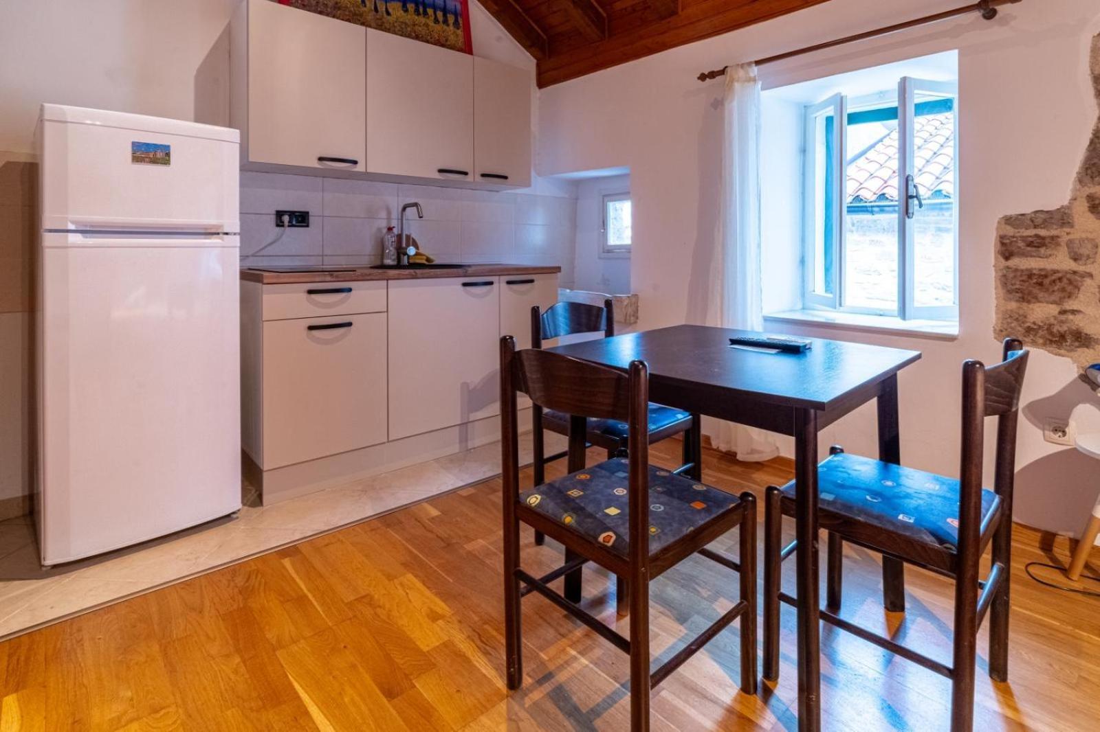 Apartments Loriana Σίμπενικ Εξωτερικό φωτογραφία